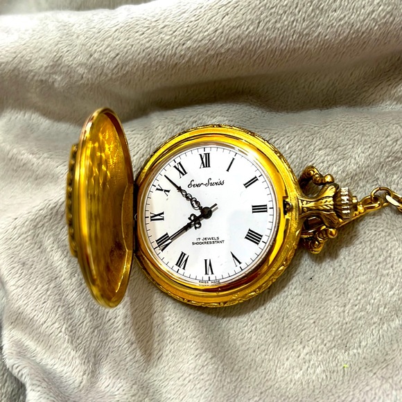 17 jewels Ever-Swiss manual pocket watch